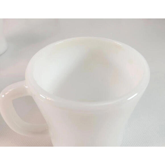 Vintage Federal Heat Proof Milk Glass D-Handle Coffee Cups Set of 4 - Picture 9 of 11